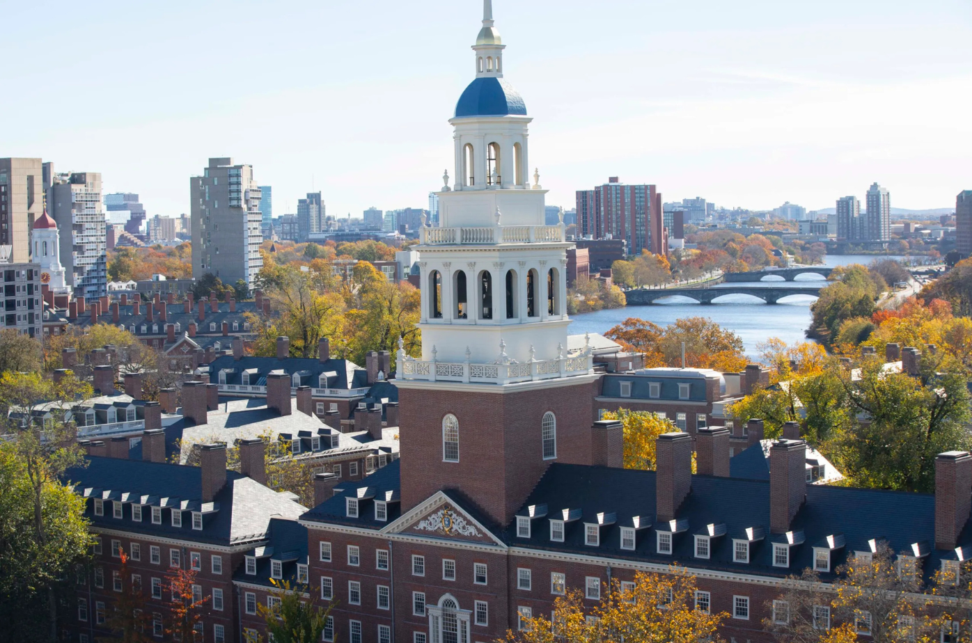 Харвардын их сургуулийн 2.2 тэрбум ам.долларын санхүүжилтыг царцаажээ