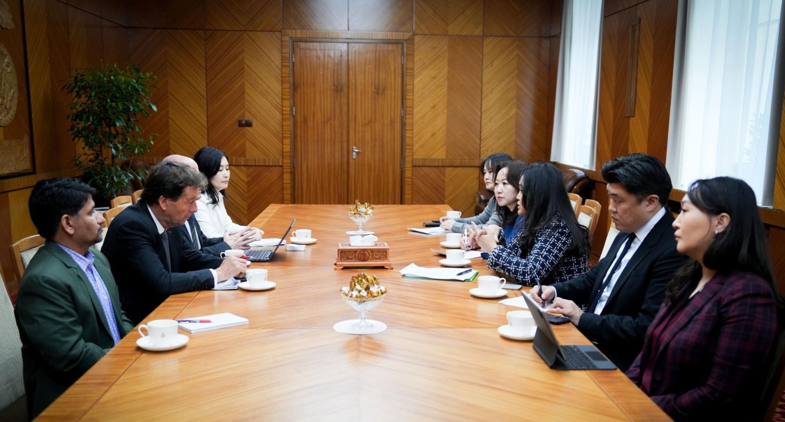 Дэлхийн банкны зүүн ази, номхон далайн бүсийн удирдлагуудтай уулзаж, хамтын ажиллагааны санал солилцлоо