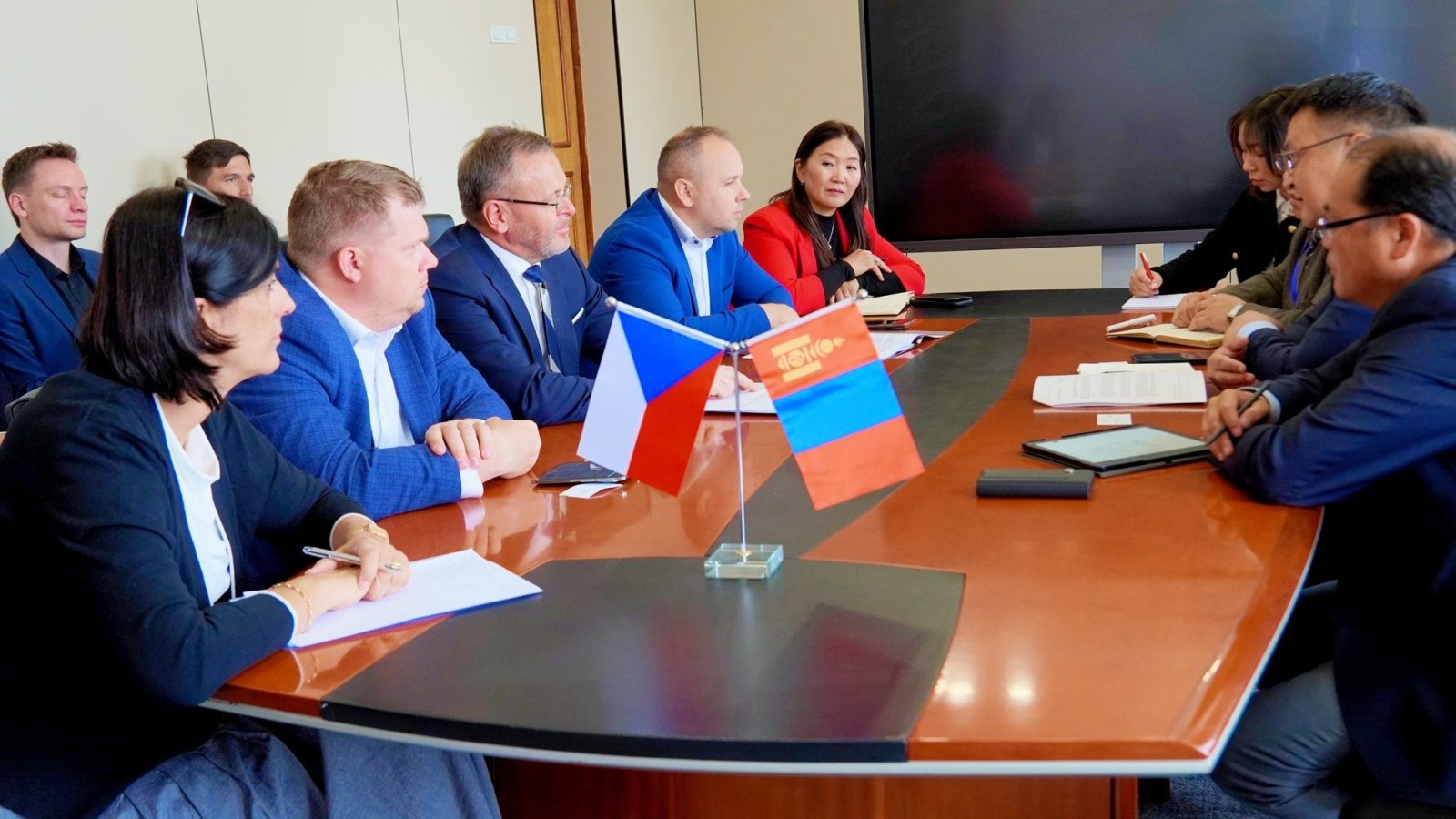 Чех улсын элчин сайд Ян Вытопил тэргүүтэй төлөөлөгчдийг хүлээн авч уулзлаа