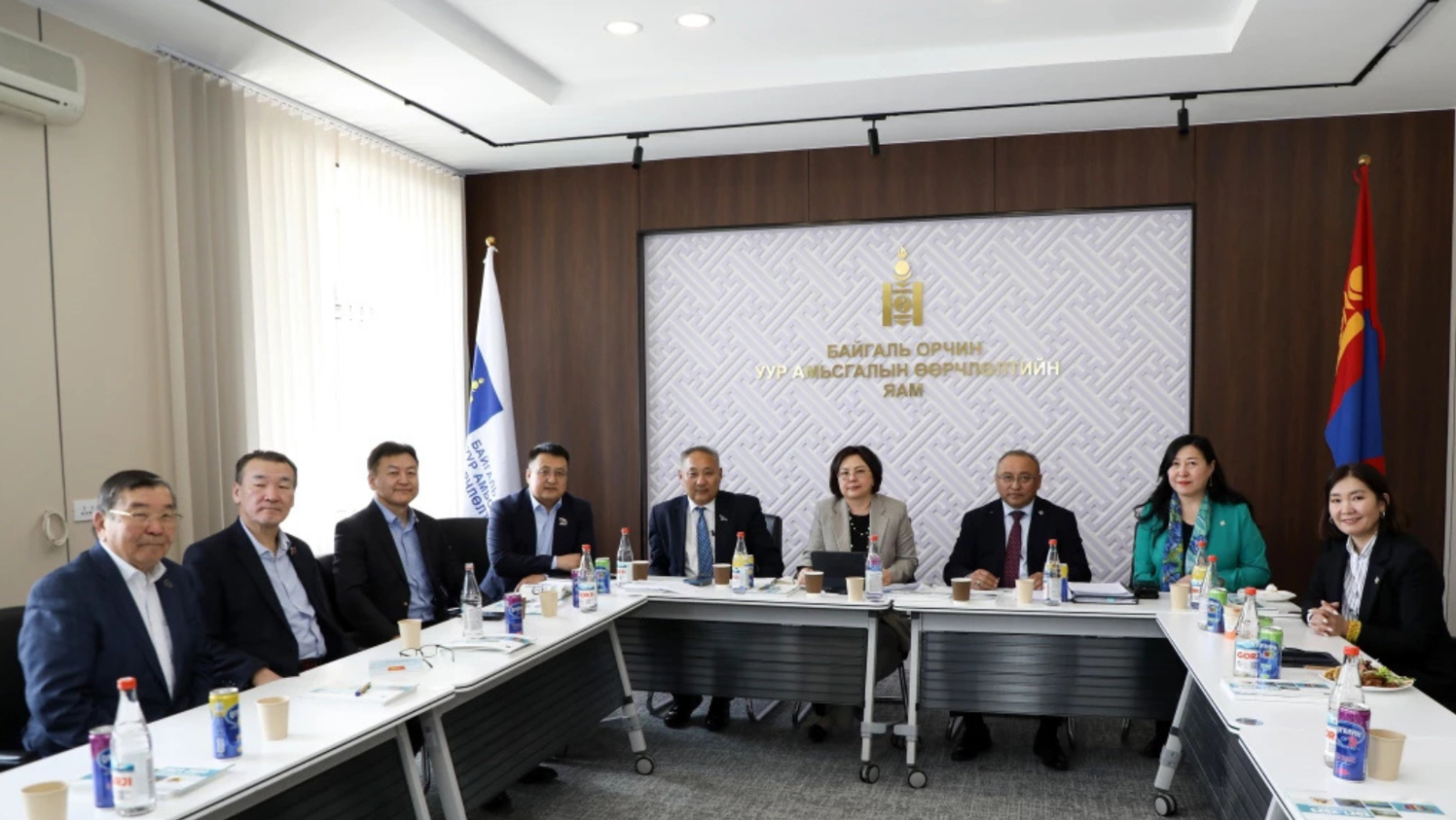 Байнгын хорооны гишүүд Байгаль орчин, уур амьсгалын өөрчлөлтийн яаманд ажиллаж, эрхзүйн шинэчлэлийн зорилттой танилцлаа