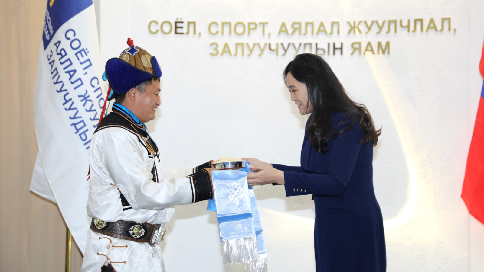 Шилдэг өвлөн уламжлагчаар найм дахь үеийн цуурч Б.Наранбат шалгарчээ