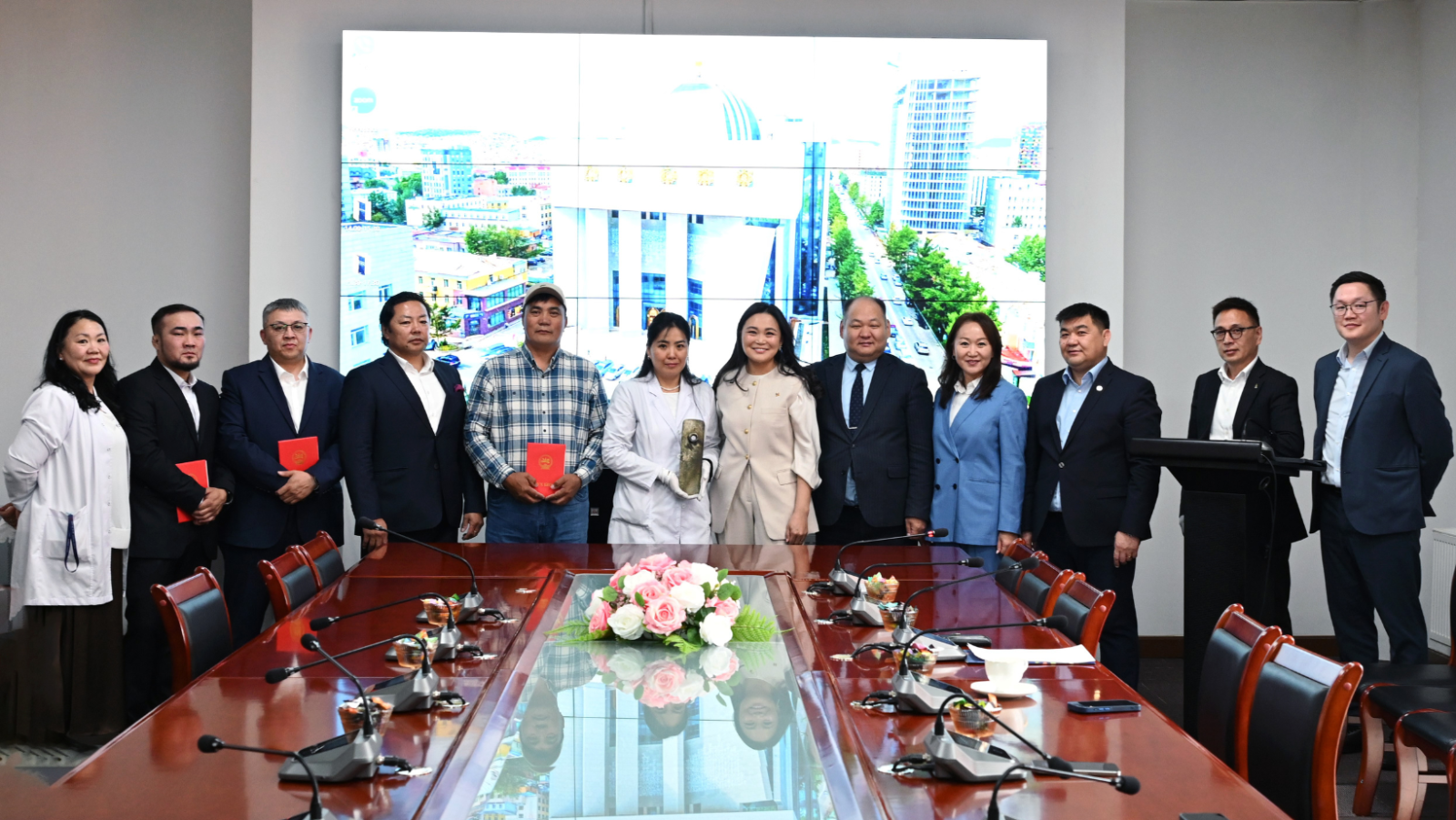 Монгол Улсын нутаг дэвсгэрээс анх удаа мөнгөн гэрэгэ олдлоо