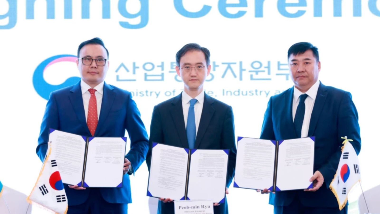 БНСУ БОЛОН МОНГОЛ УЛС ПАРИСЫН ХЭЛЭЛЦЭЭРИЙН ХҮРЭЭНД ХАМТЫН АЖИЛЛАГААГАА ӨРГӨЖҮҮЛНЭ