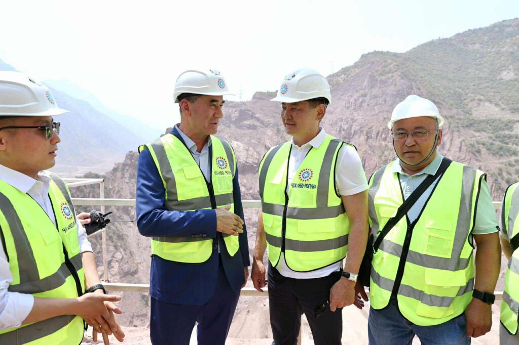 Монгол Улсын Ерөнхийлөгч У.Хүрэлсүх Рогуны усан цахилгаан станцын бүтээн байгуулалттай танилцав