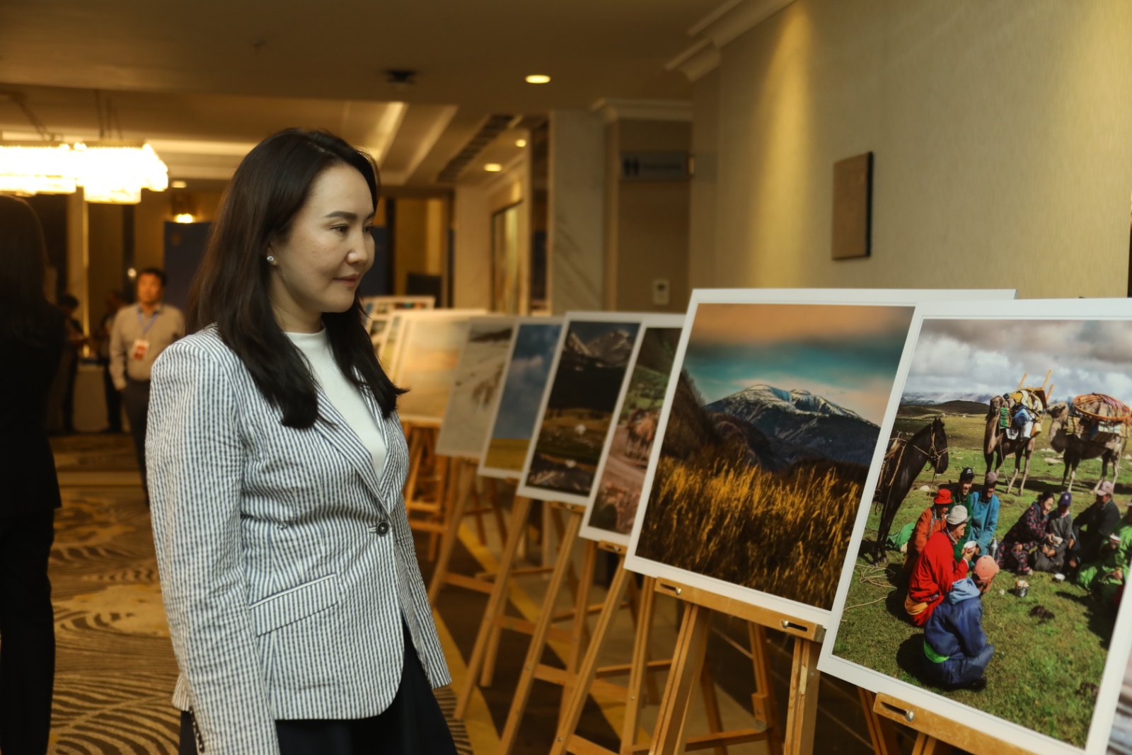 Бүгд Найрамдах Киргиз улсын нийслэл Бишкек хотноо "Монголын сайхан орон" гэрэл зургийн үзэсгэлэн толилууллаа