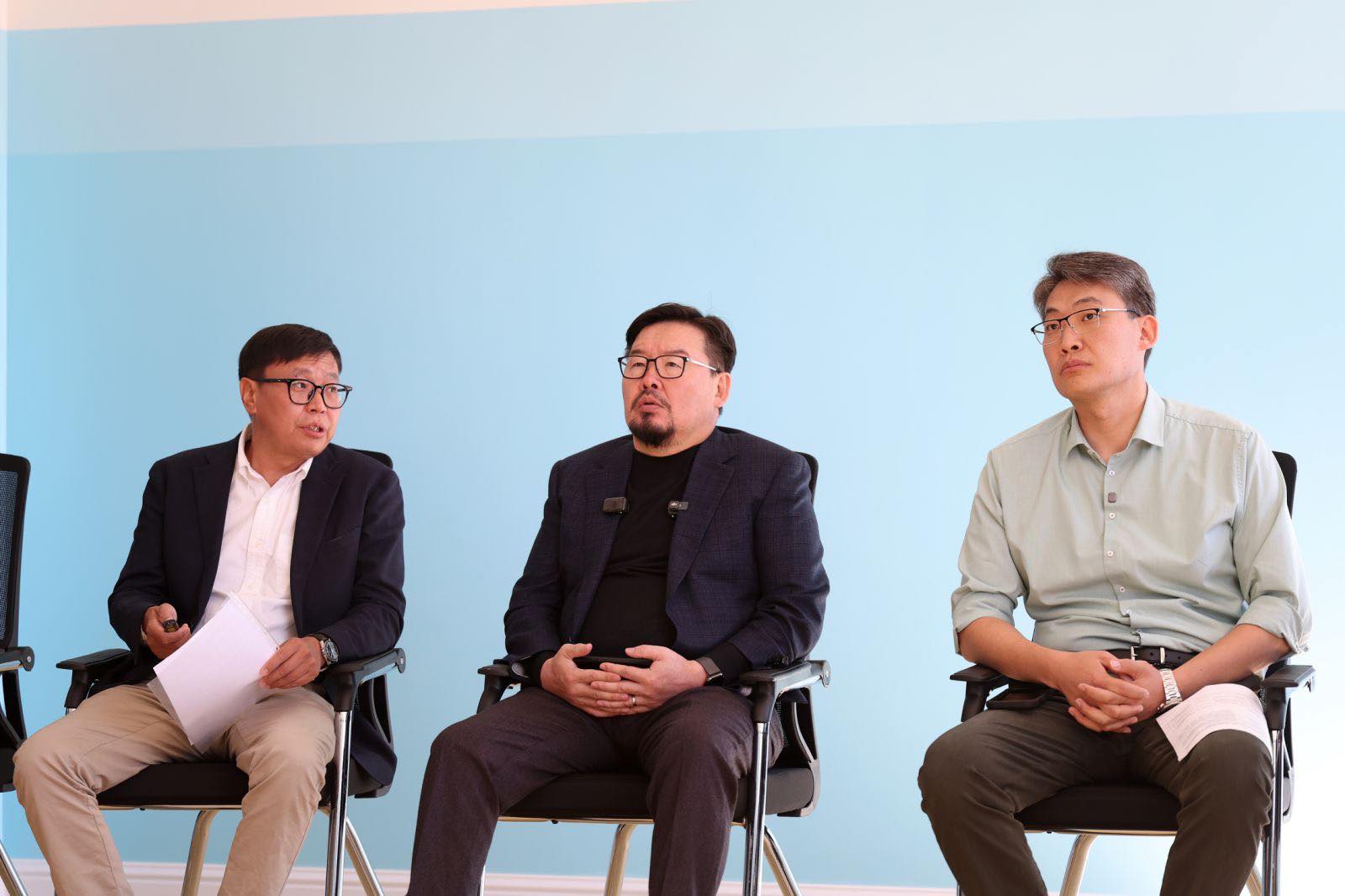 Ерөнхий сайд Г.Занданшатар ширээ, сандалгүй сургуулиудын асуудлыг богино хугацаанд шийдвэрлэхийг үүрэг болголоо