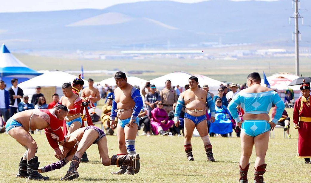 “Нүүдэлчин” фестивалийн бөхийн барилдаанд Улсын начин Э.Сумьяабат түрүүллээ