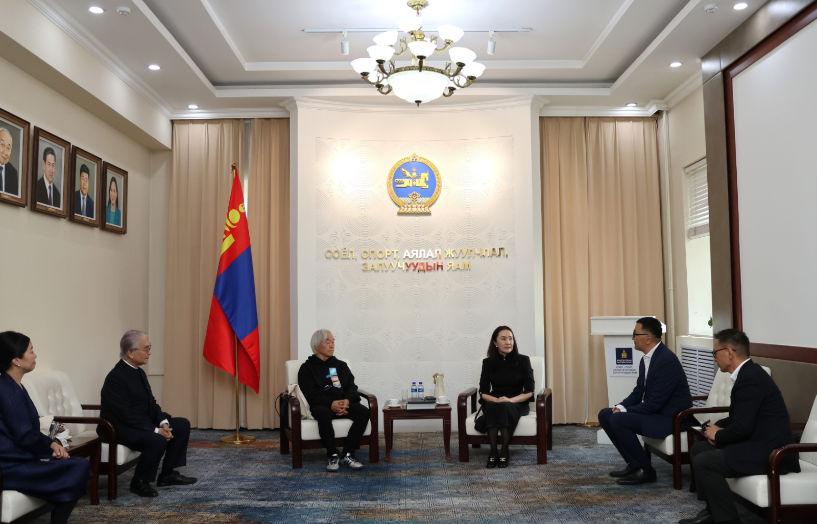 Соёлын сайд Ч.Ундрам Японы уран бүтээлч Торү Күранүкиг хүлээн авч уулзлаа