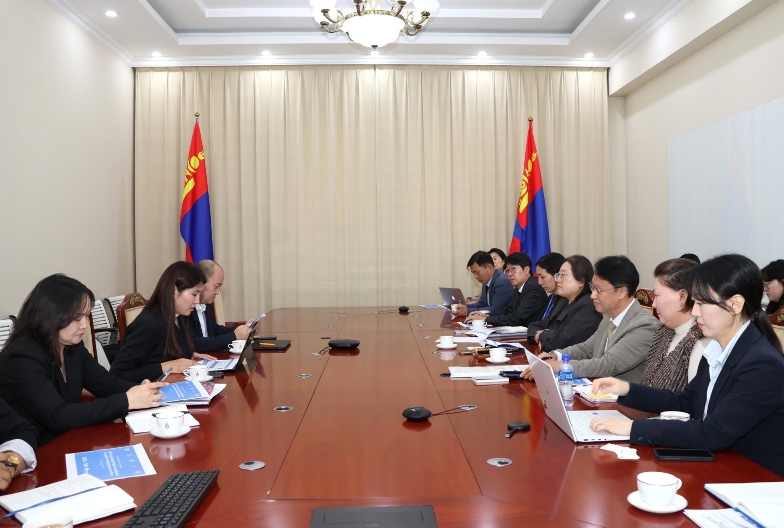 Солонгос улсын хамтын ажиллагааны агентлаг болох KOICA-ийн хөтөлбөрийг хэрэгжүүлэх төслийн багийг хүлээн авч уулзлаа