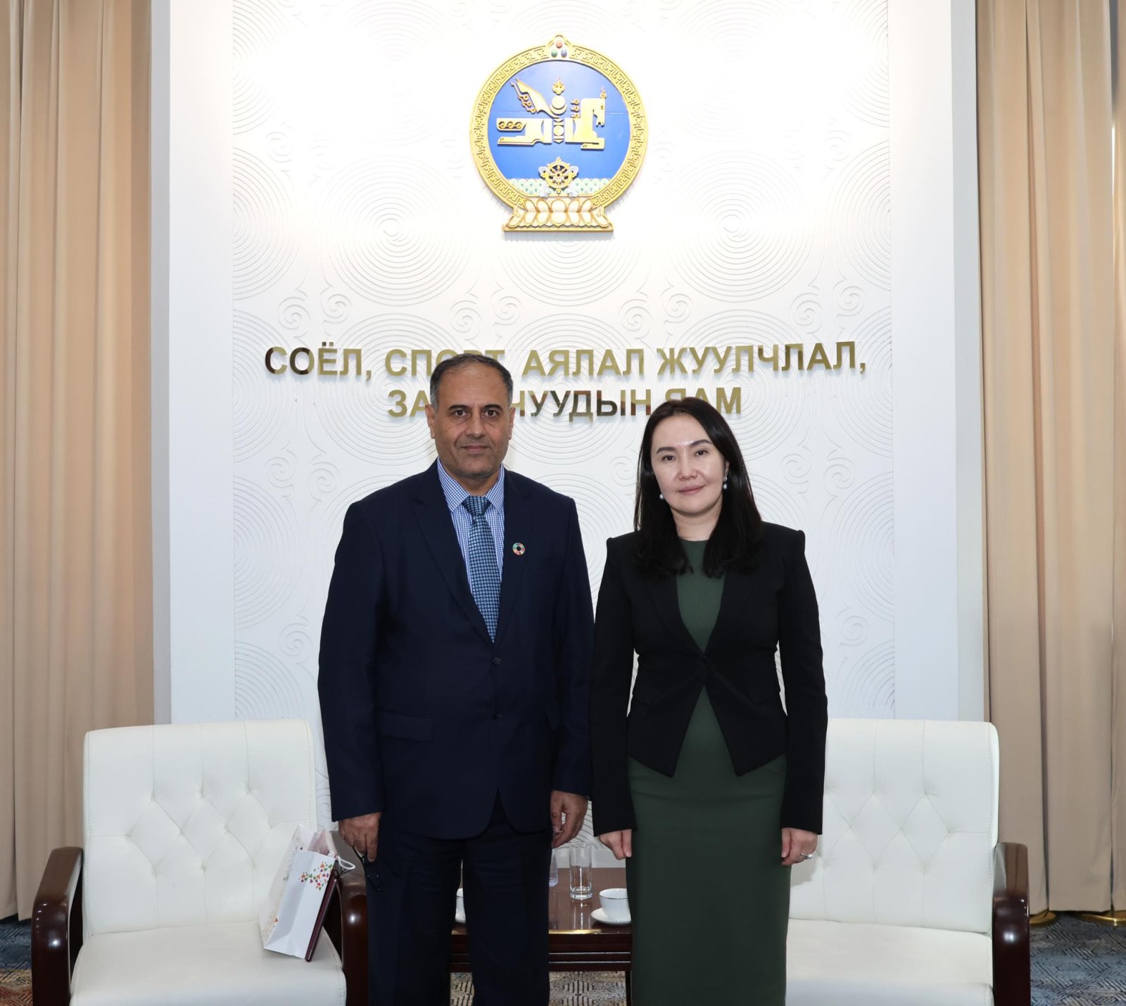 НҮБ-ЫН ХҮН АМЫН САНГИЙН ТЭРГҮҮН Др.ХАЛИФ ШАРИФИЙГ ХҮЛЭЭН АВЧ УУЛЗЛАА