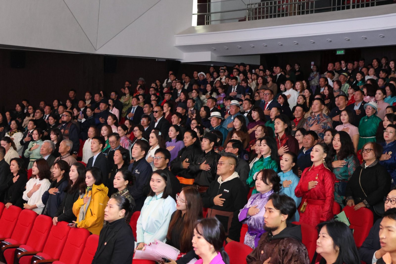 Соёл, урлагийн ажилтны өдөр тохиож байна