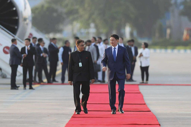 Монгол Улсын Ерөнхийлөгч У.Хүрэлсүх Бүгд Найрамдах Энэтхэг Улсад төрийн айлчлал  хийхээр хүрэлцэн ирлээ