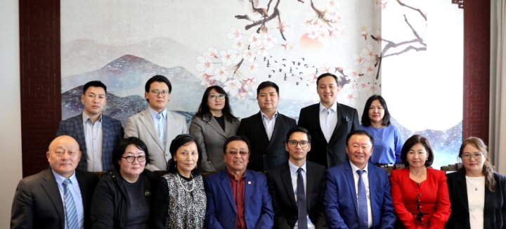 “ТОСК” ТӨХХК-ийн удирдлагууд ахмадууддаа хүндэтгэл үзүүллээ