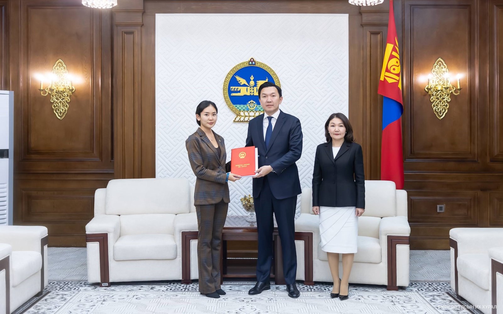 БНМАУ-ын Засгийн газарт эрх олгох тухай хууль хүчингүй болсонд тооцох тухай хуулийн төслийг өргөн мэдүүлэв